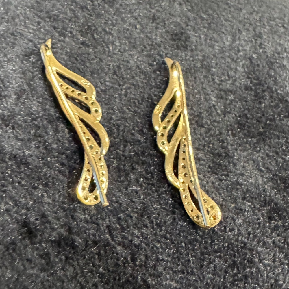Elegant Silver Crystal Earrings - Picture 4 of 9